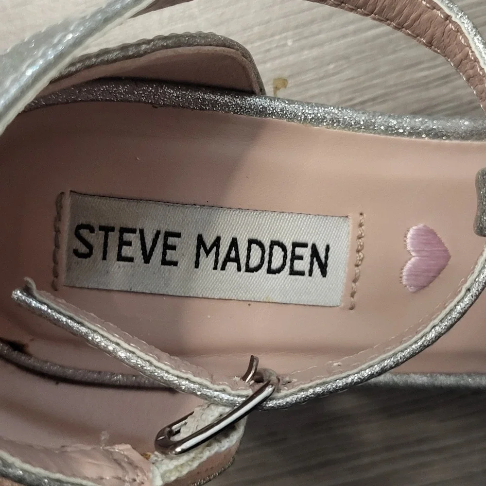 Steve Madden Girls Silver Glitter T-Strap Kitten Heel Dress Shoes Size 5 Big Kid
